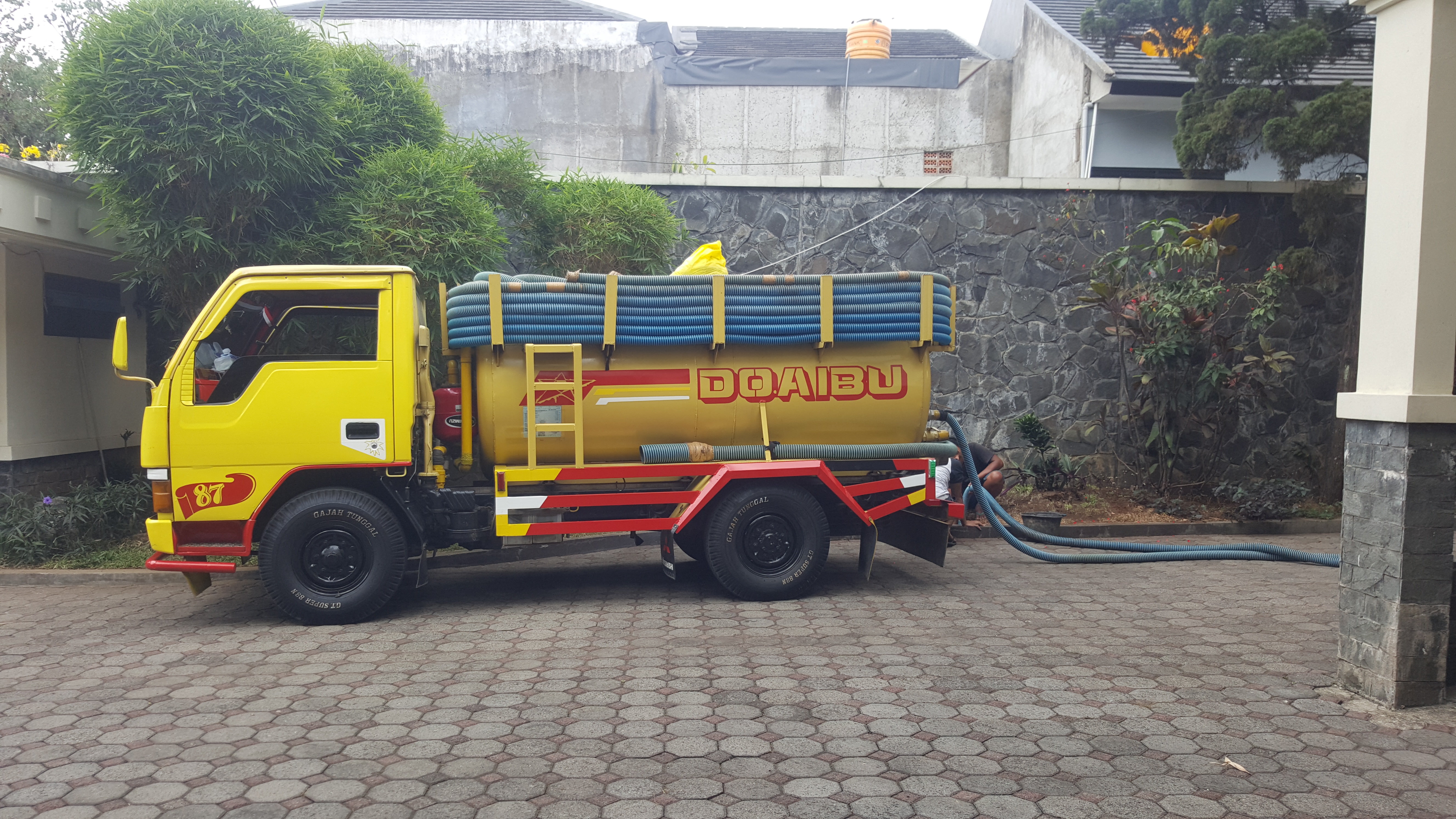 ANDA MEMBUTUH KAN JASA SEDOT WC SAAT INI JUGA ? Kami sedot wc bandung juara mitra PDAM memberikan layanan jasa sedot wc untuk daerah bandung dengan layanan 24jam siap memberikan service terbaik dengan HARGA TERJANGKAU.